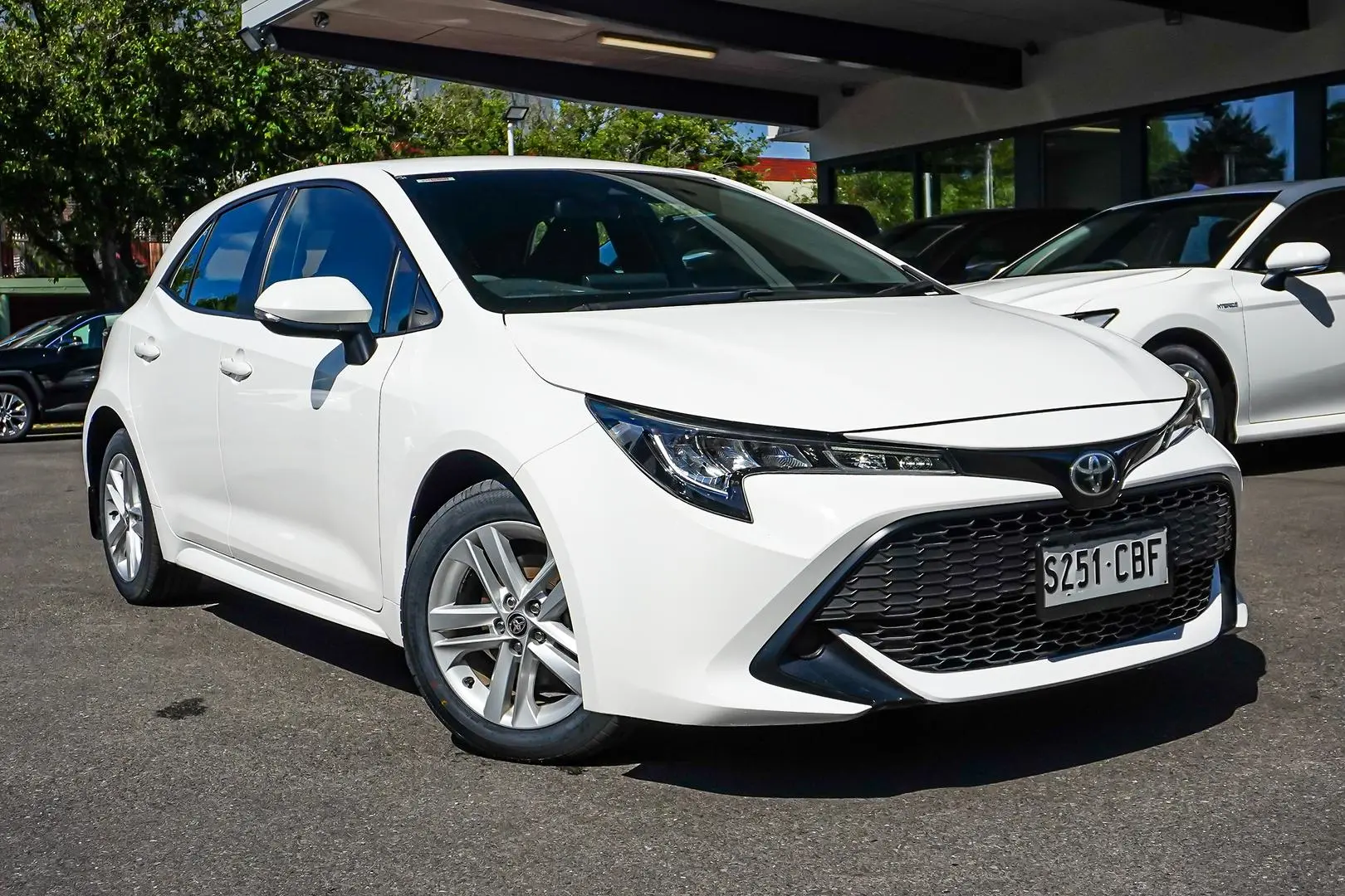 2019 Toyota Corolla Gallery Image 2