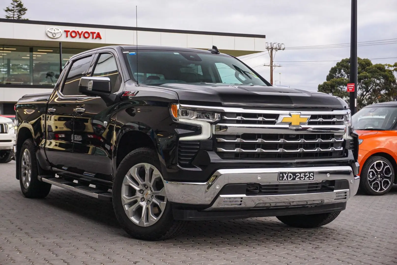 2024 Chevrolet Silverado Gallery Image 2