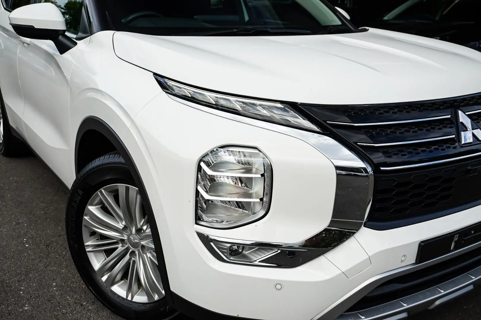 2024 Mitsubishi Outlander Gallery Image 12