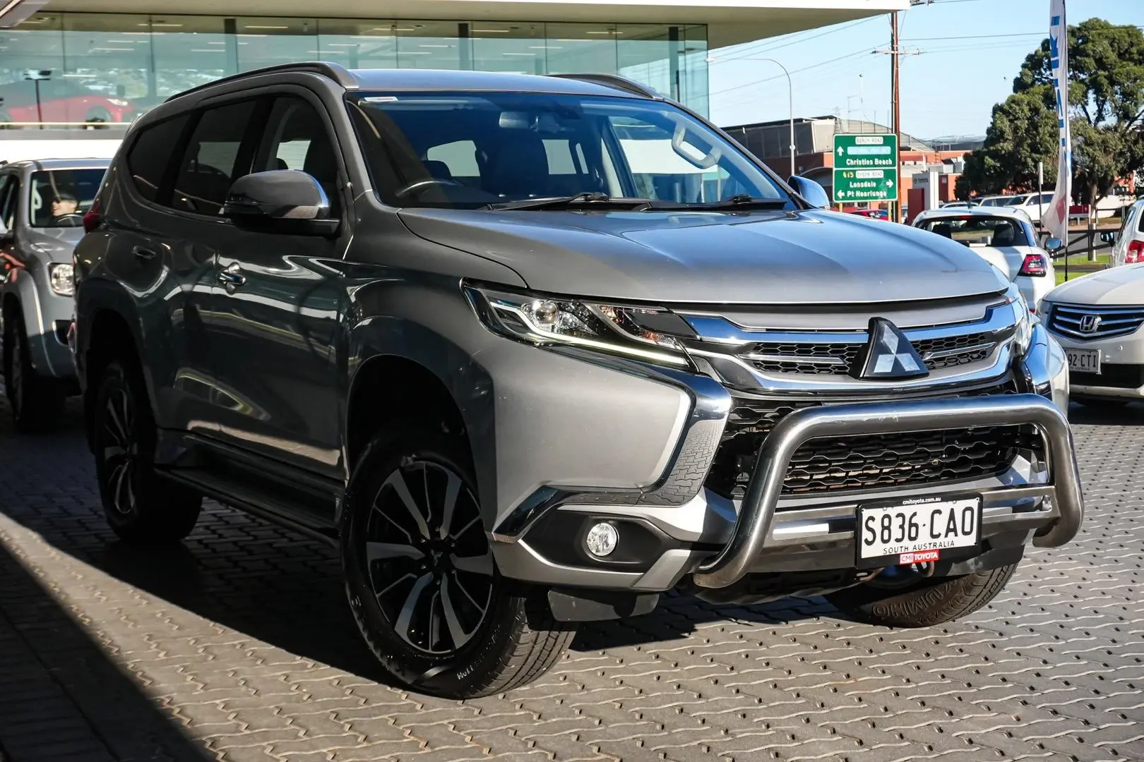 2018 Mitsubishi Pajero Sport Gallery Image 2