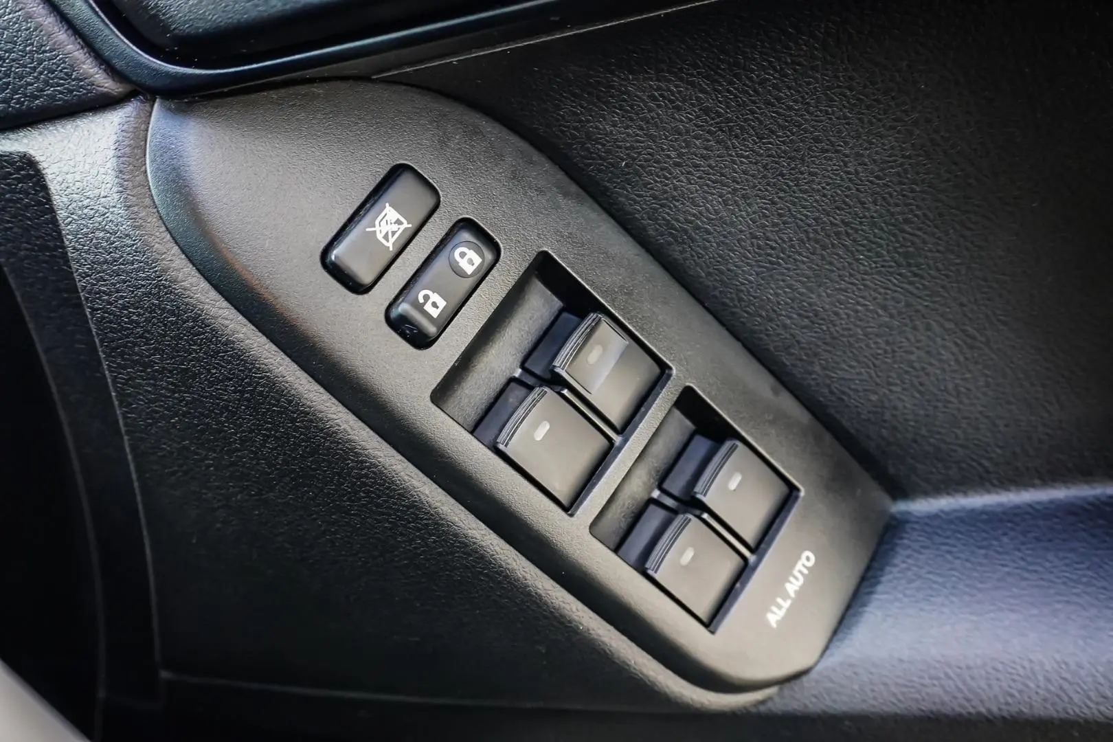 2020 Toyota Landcruiser Prado Gallery Image 23