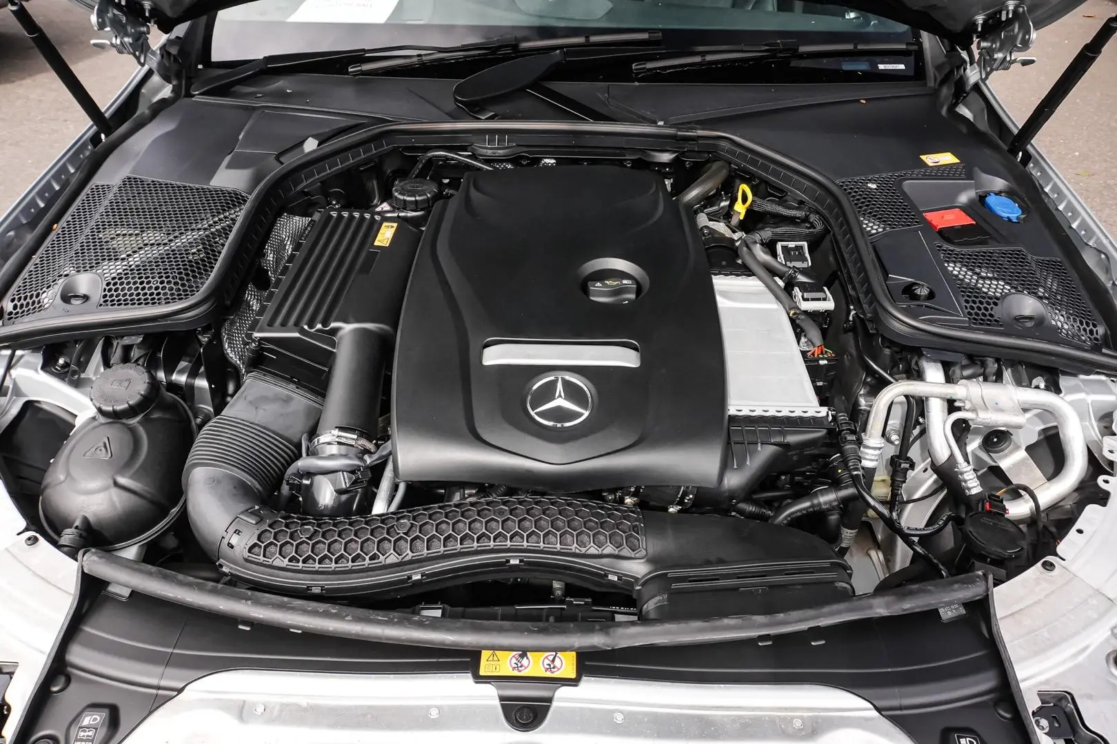 2016 Mercedes-Benz C-Class Gallery Image 20