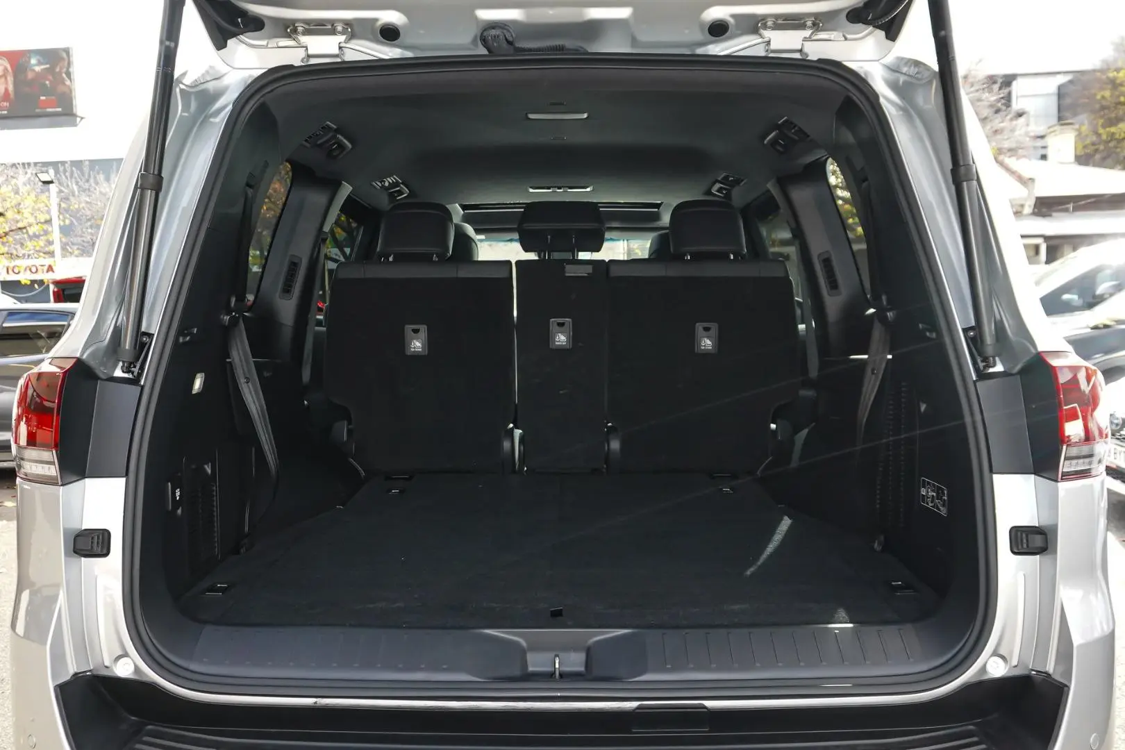 2023 Toyota Landcruiser Gallery Image 10