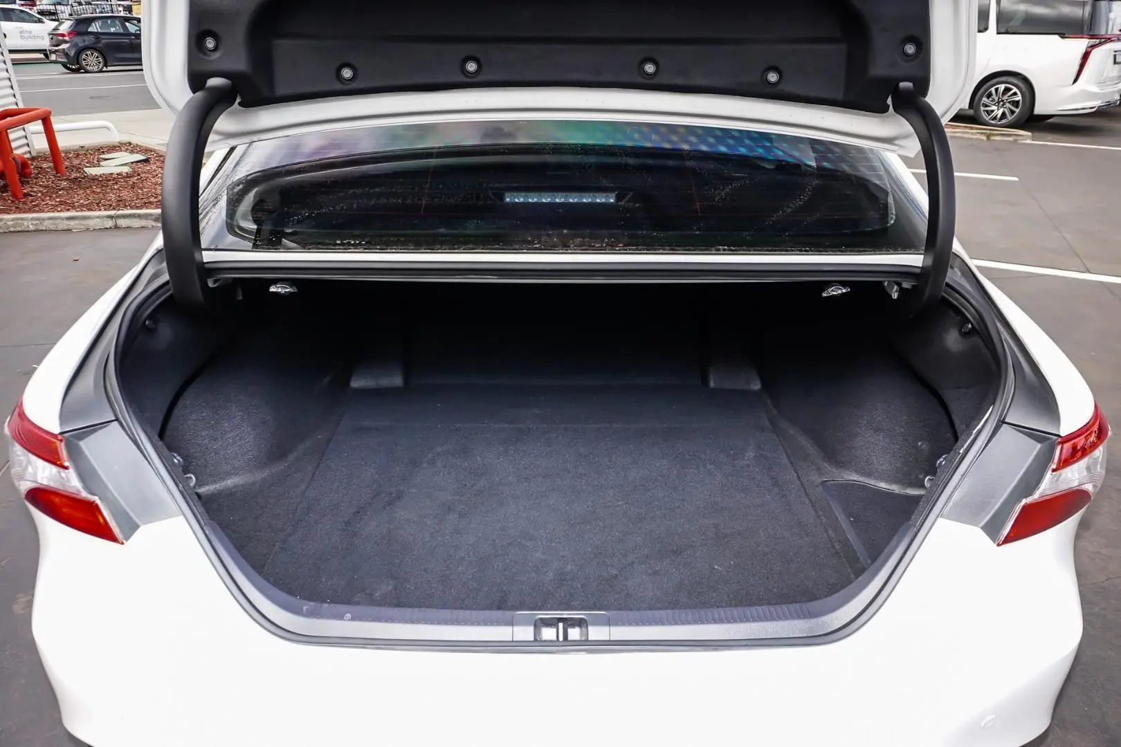 2019 Toyota Camry Gallery Image 10