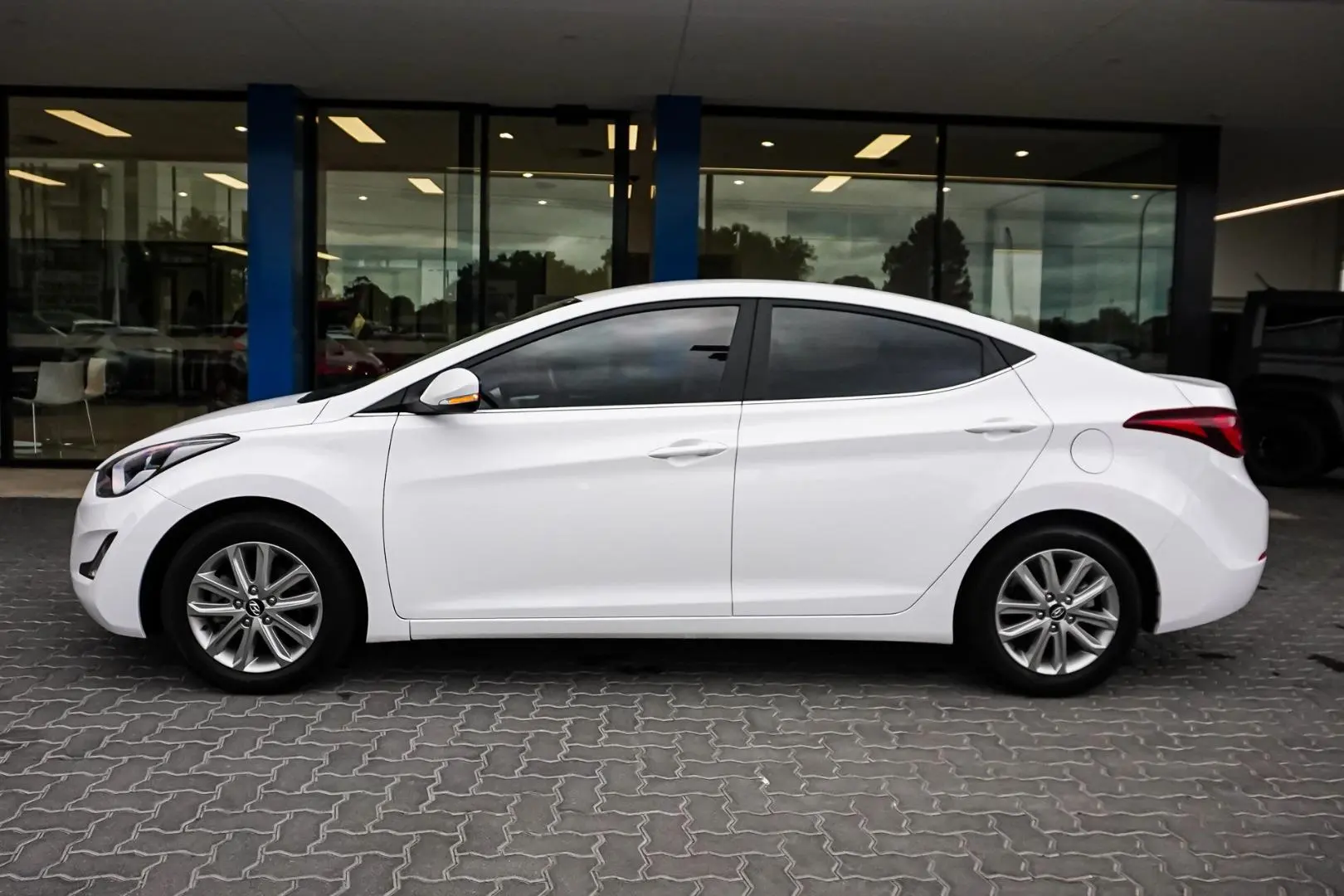 2014 Hyundai Elantra Gallery Image 4