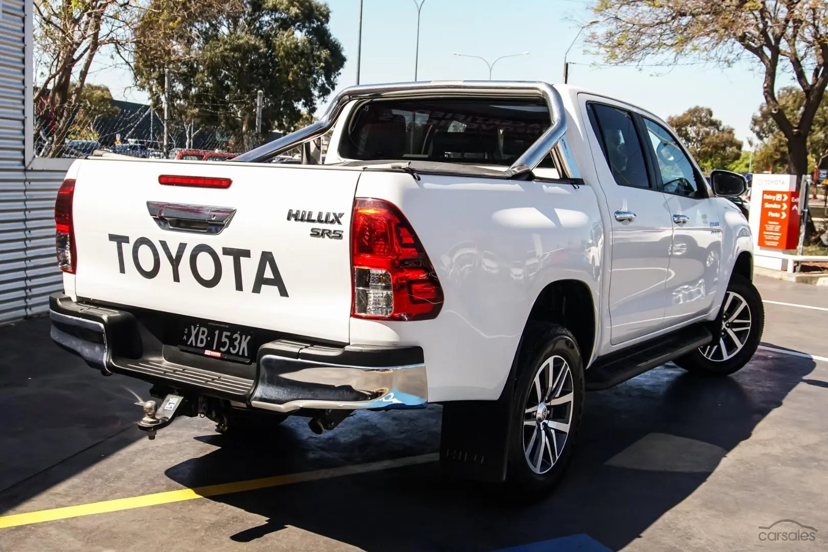 2019 Toyota Hilux Image 2