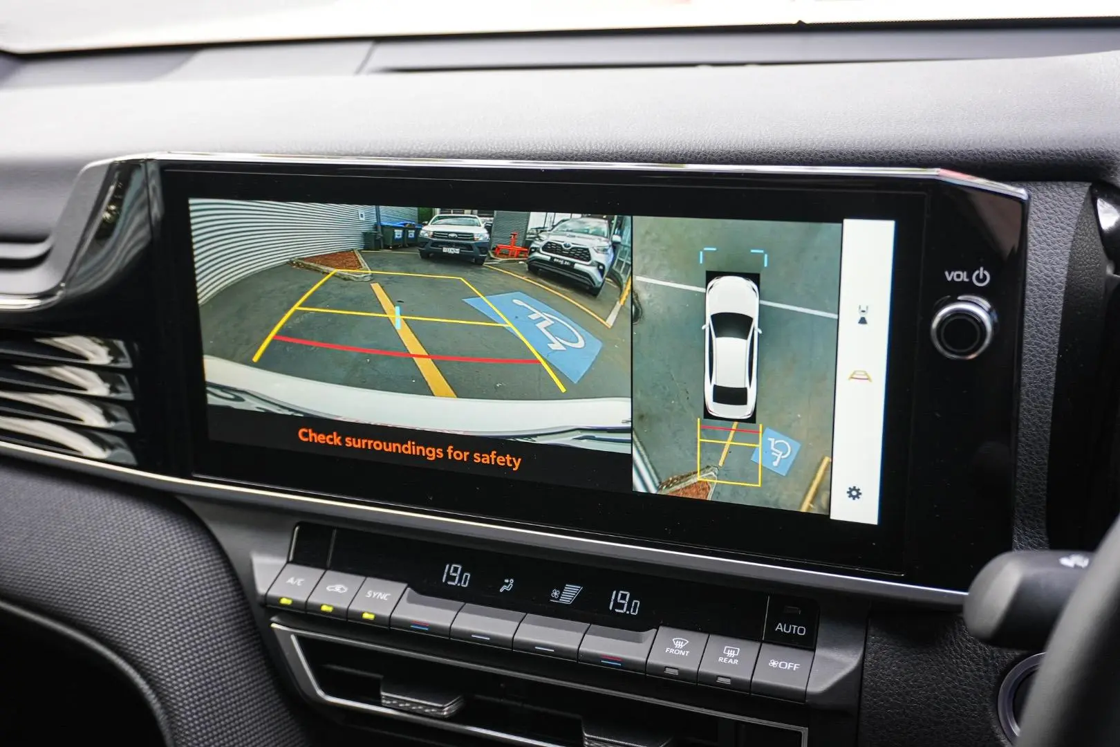 2025 Toyota Camry Gallery Image 22
