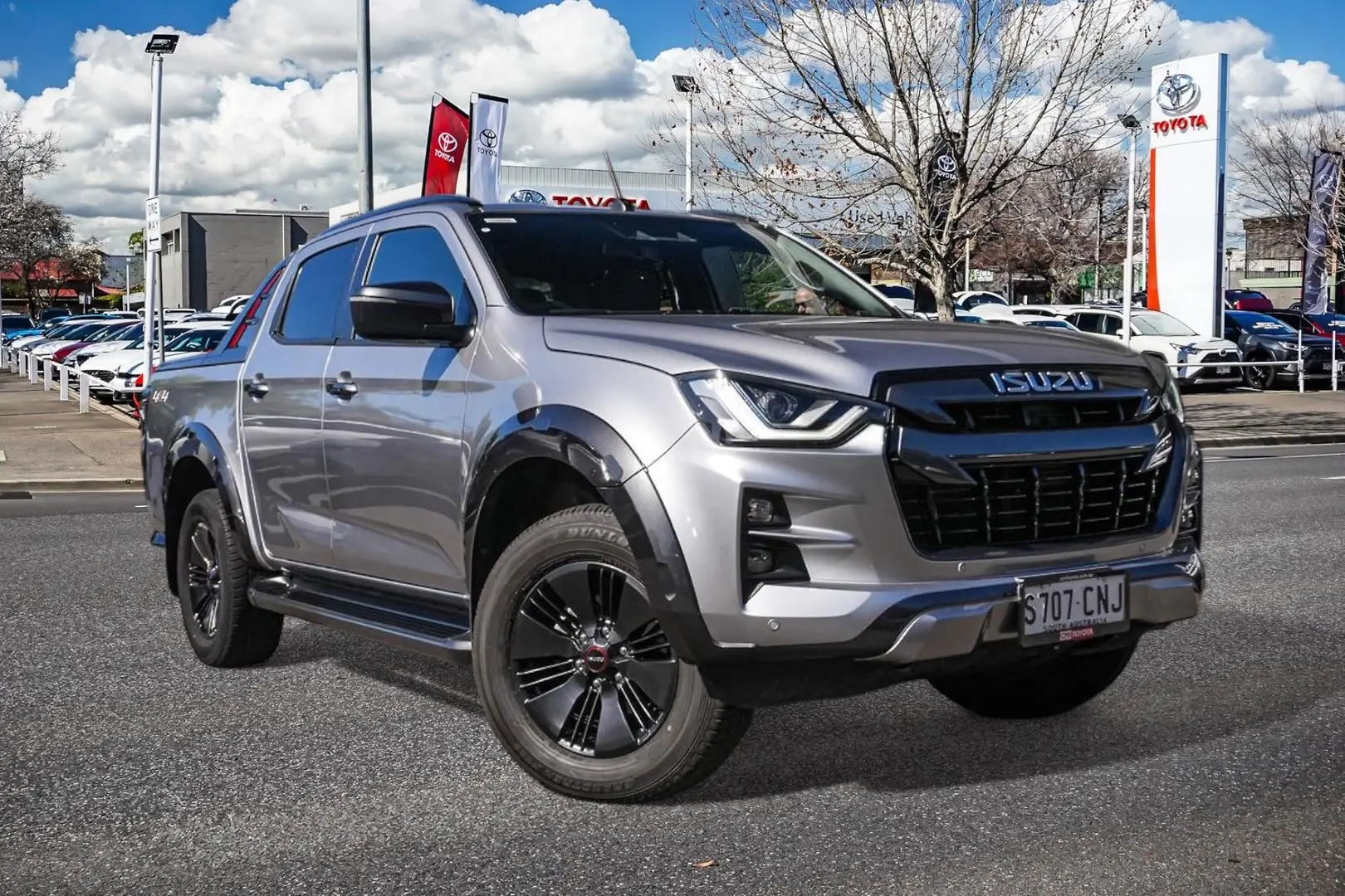 2021 Isuzu D-MAX Gallery Image 1