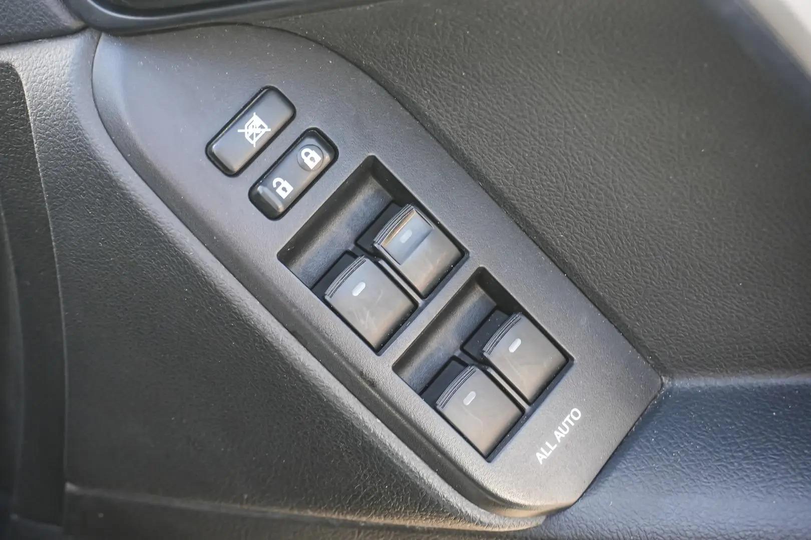2015 Toyota Landcruiser Prado Gallery Image 18
