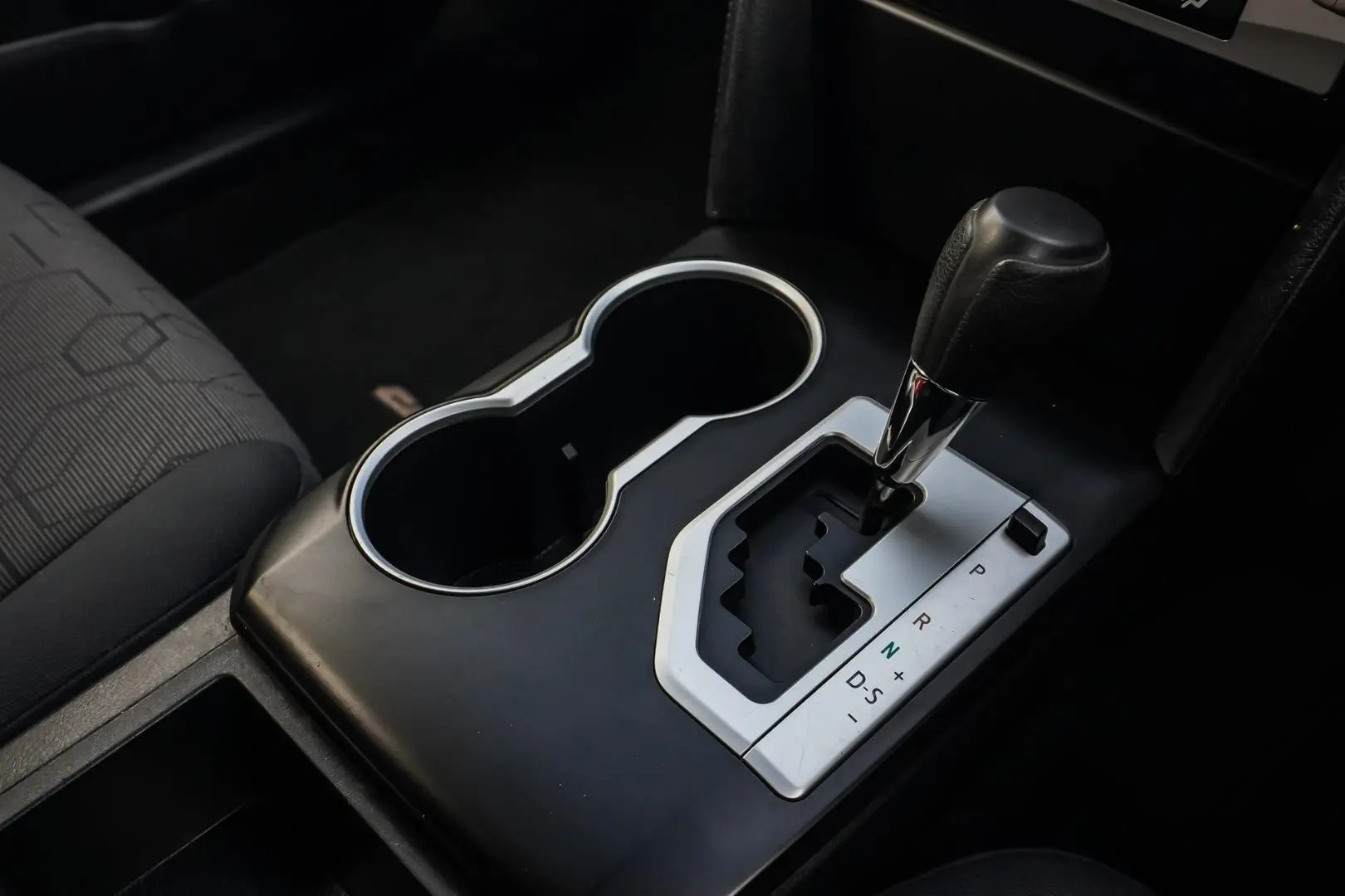 2013 Toyota Camry Gallery Image 18