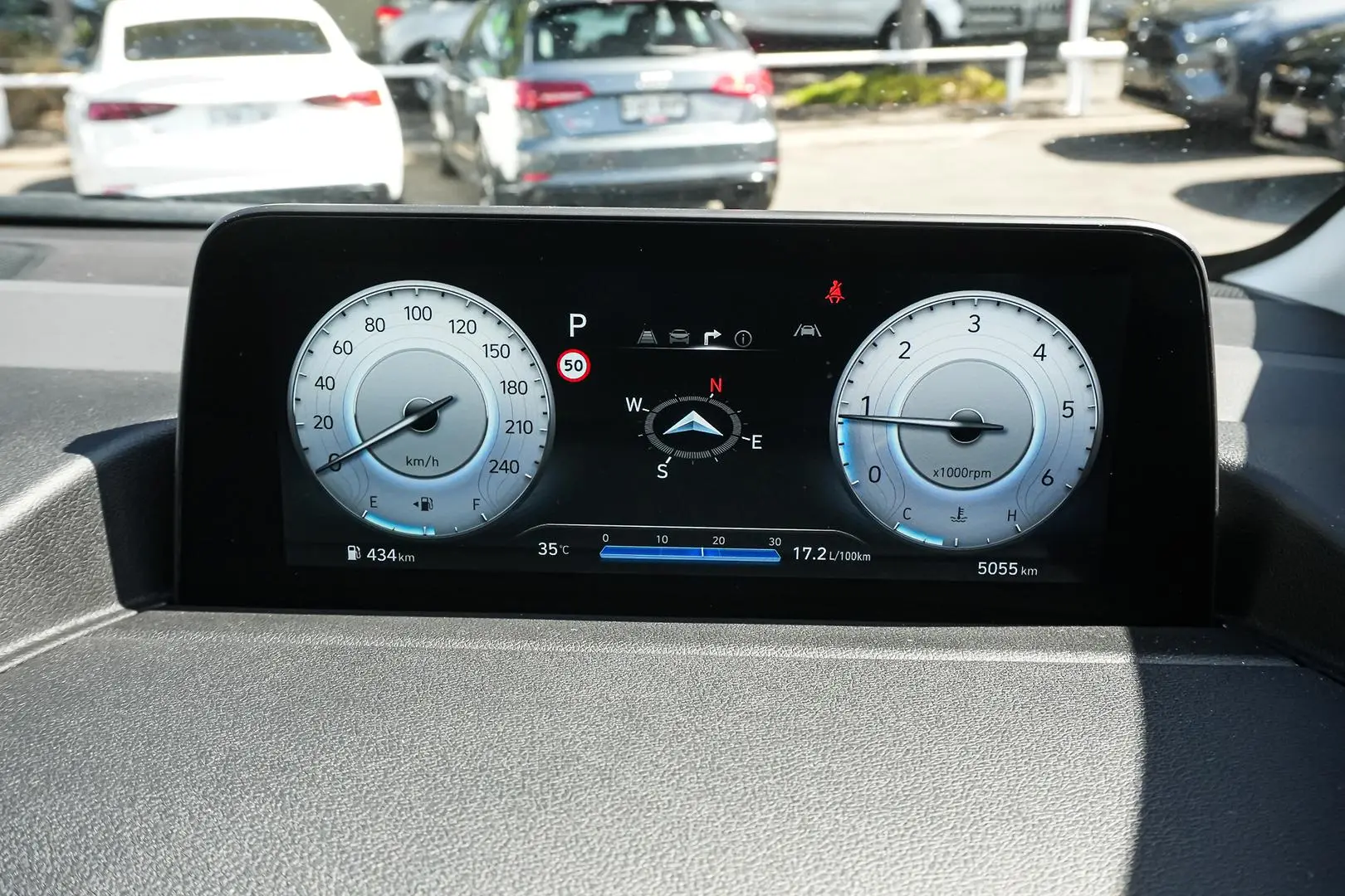 2024 Hyundai STARIA Gallery Image 14