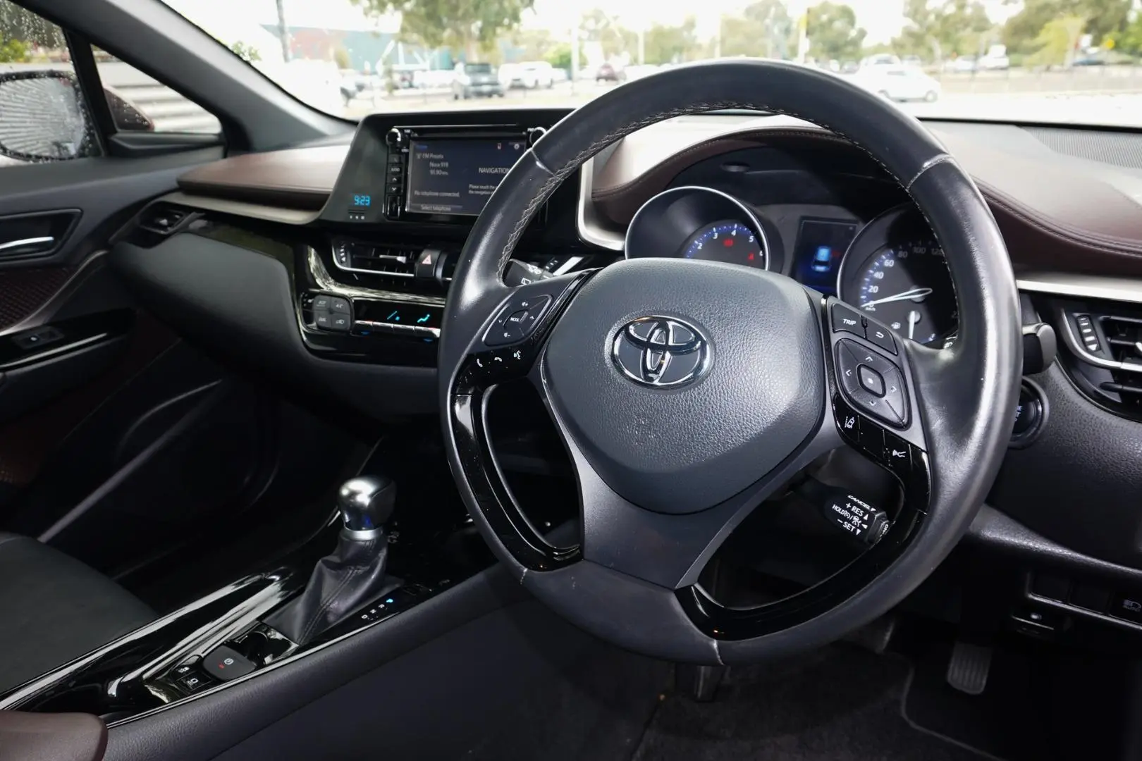 2018 Toyota C-HR Gallery Image 6