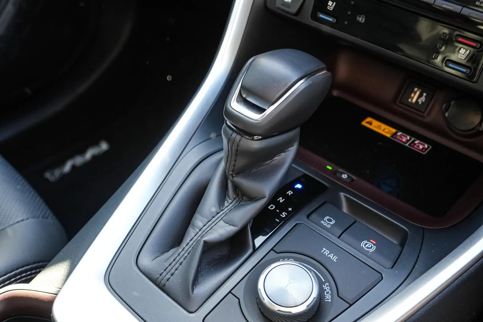 2025 Toyota RAV4 Gallery Image 18