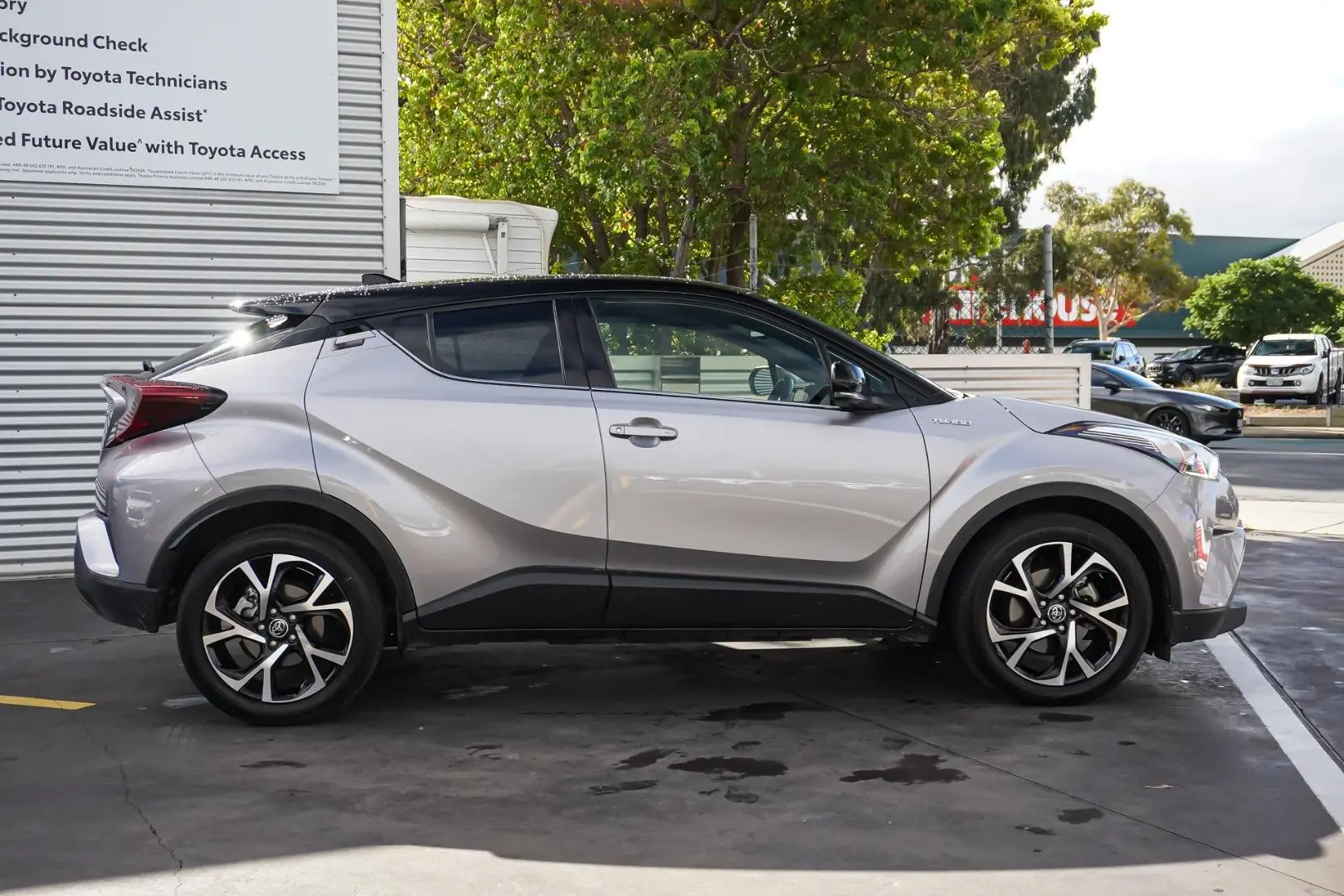2019 Toyota C-HR Gallery Image 4