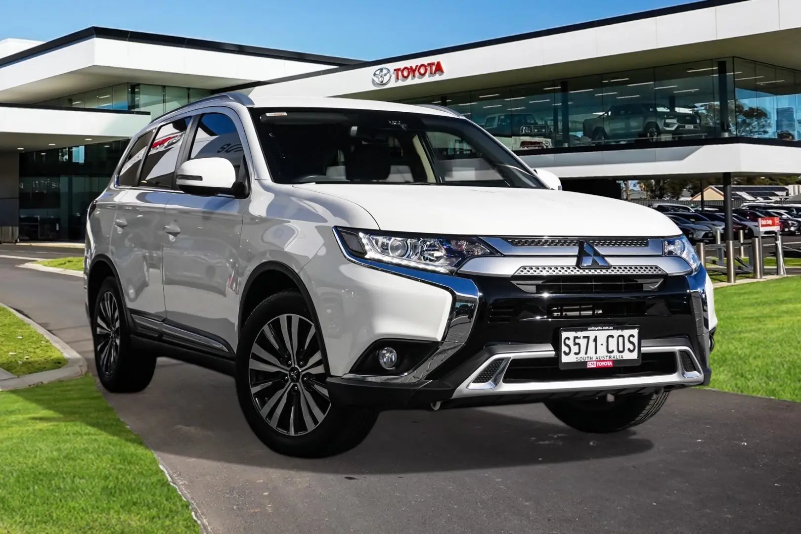2019 Mitsubishi Outlander Image