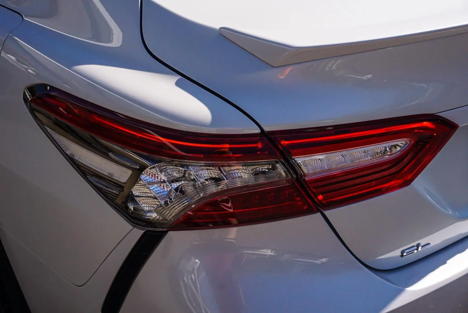 2019 Toyota Camry Gallery Image 13