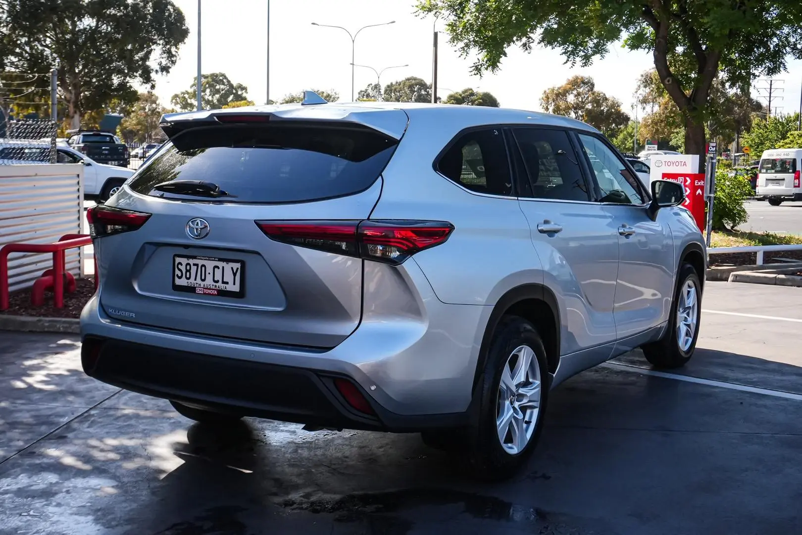 2021 Toyota Kluger Gallery Image 3