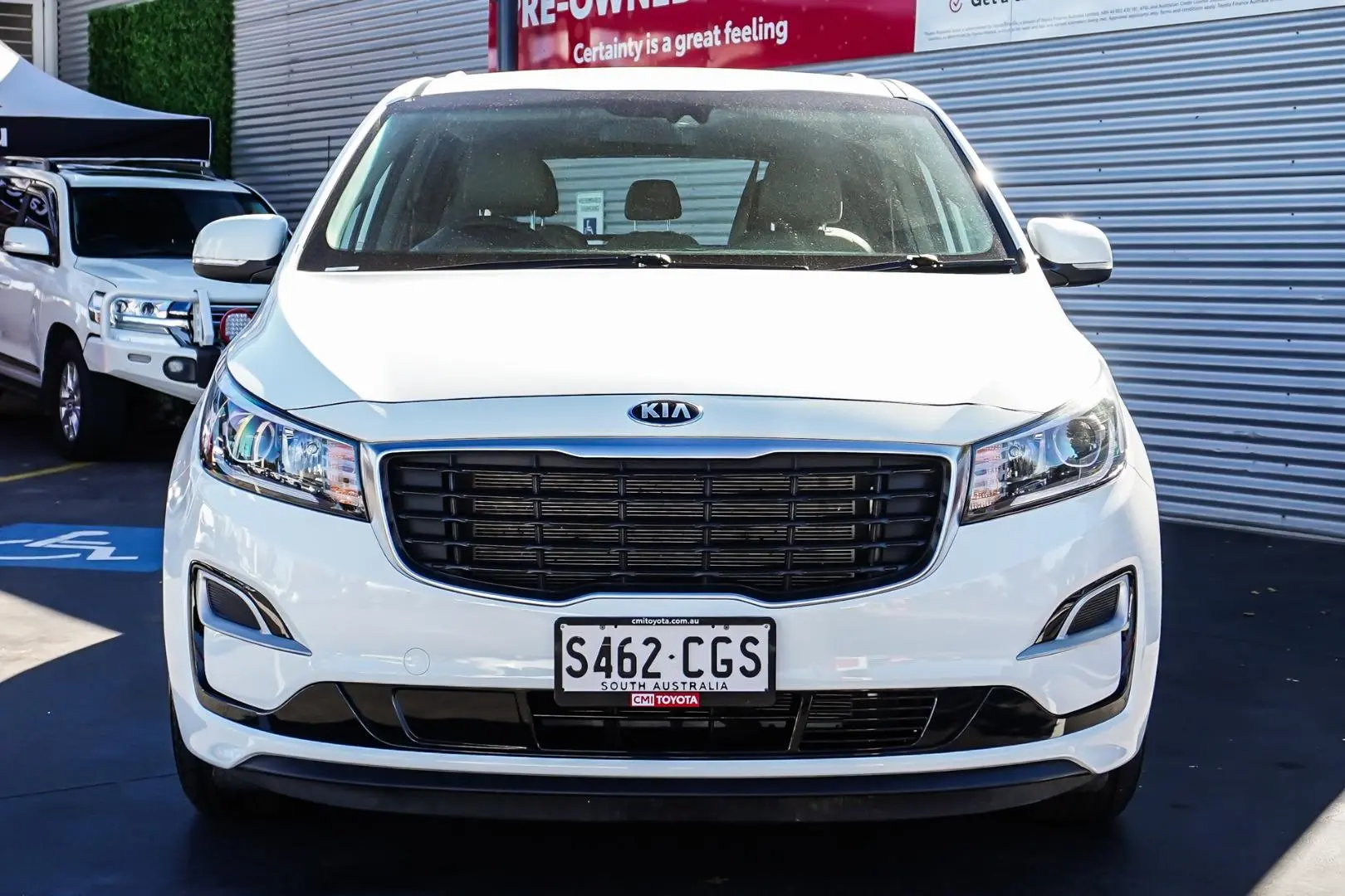 2020 Kia Carnival Gallery Image 4
