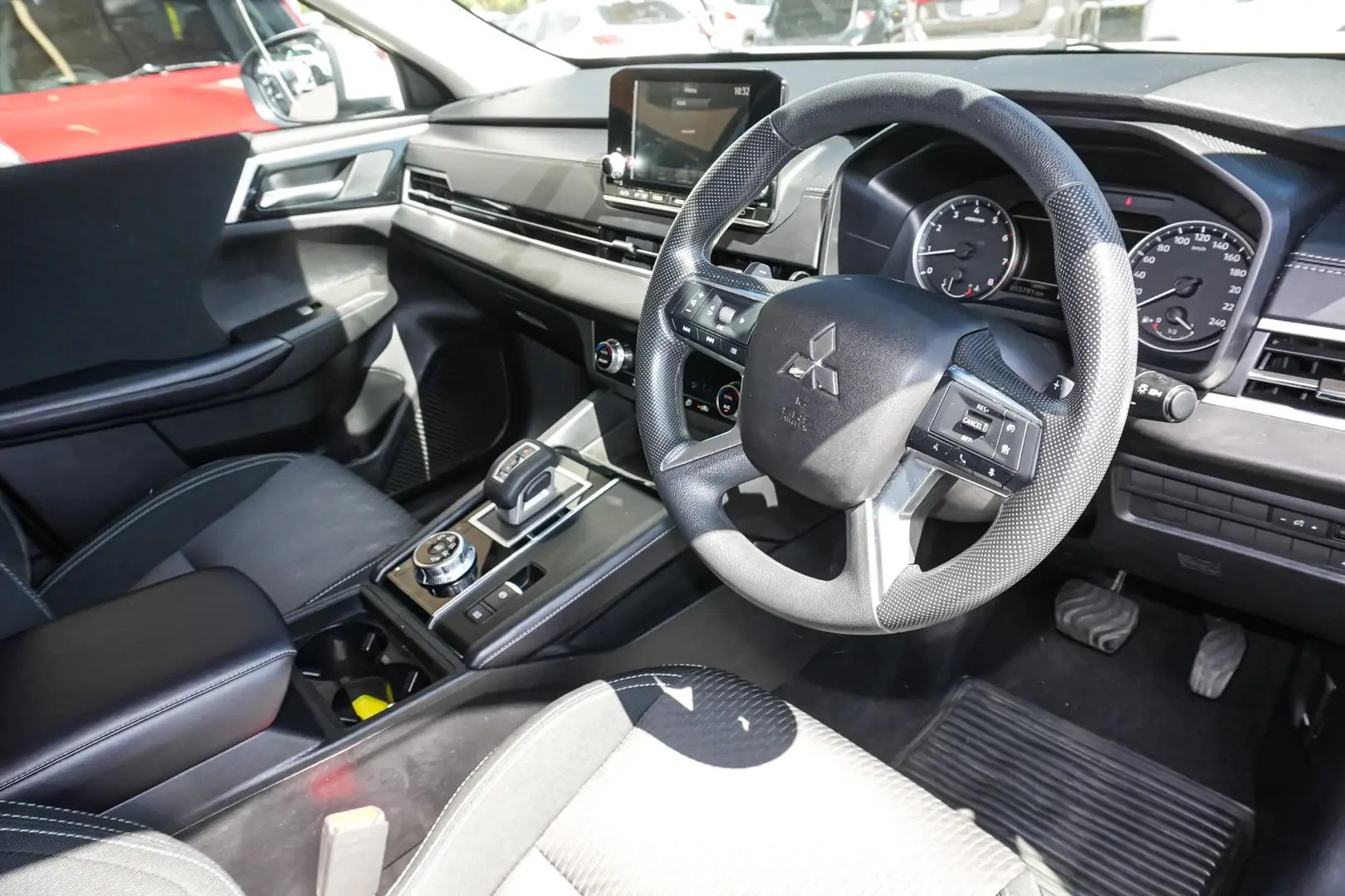 2023 Mitsubishi Outlander Gallery Image 7