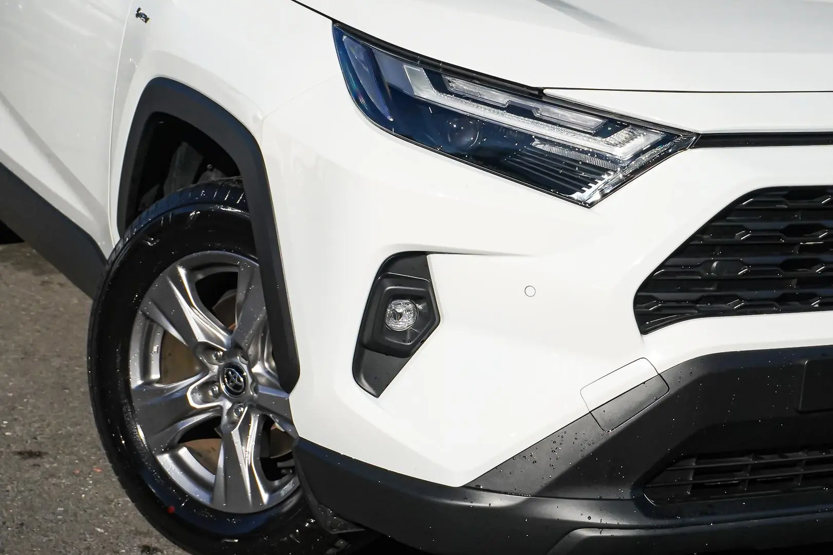 2025 Toyota RAV4 Gallery Image 10