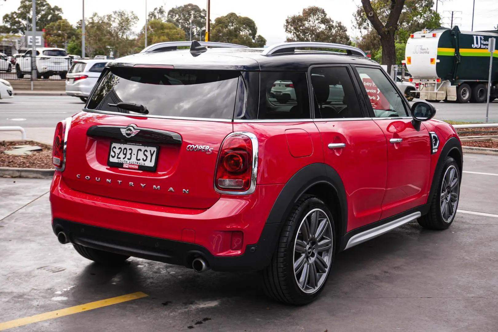2017 MINI Countryman Gallery Image 3