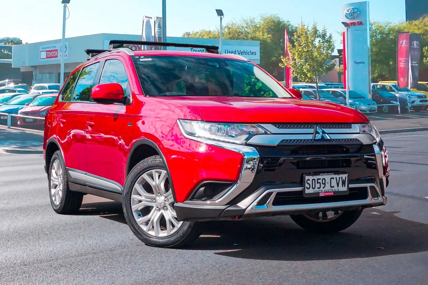 2020 Mitsubishi Outlander Gallery Image 1