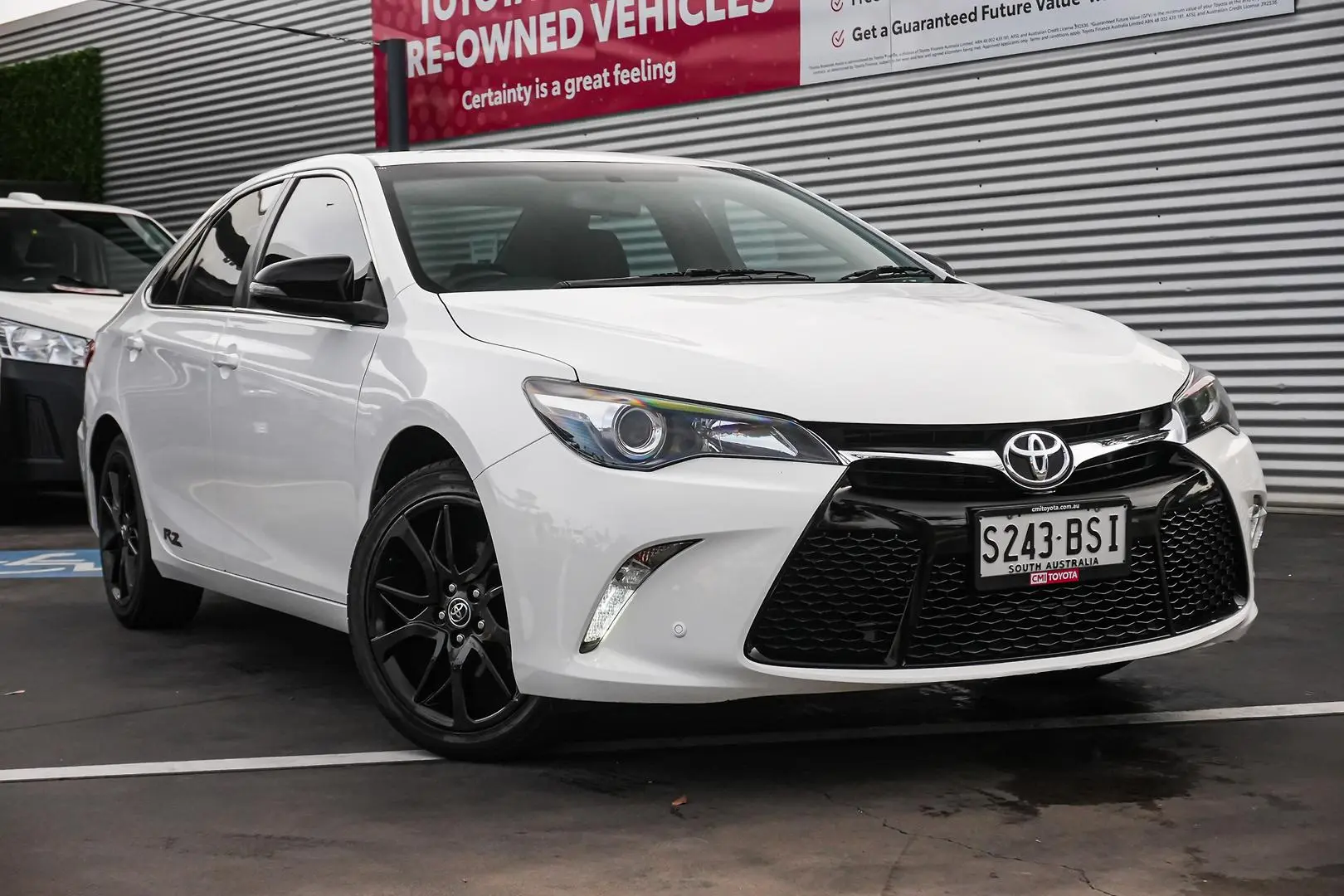 2017 Toyota Camry Gallery Image 2