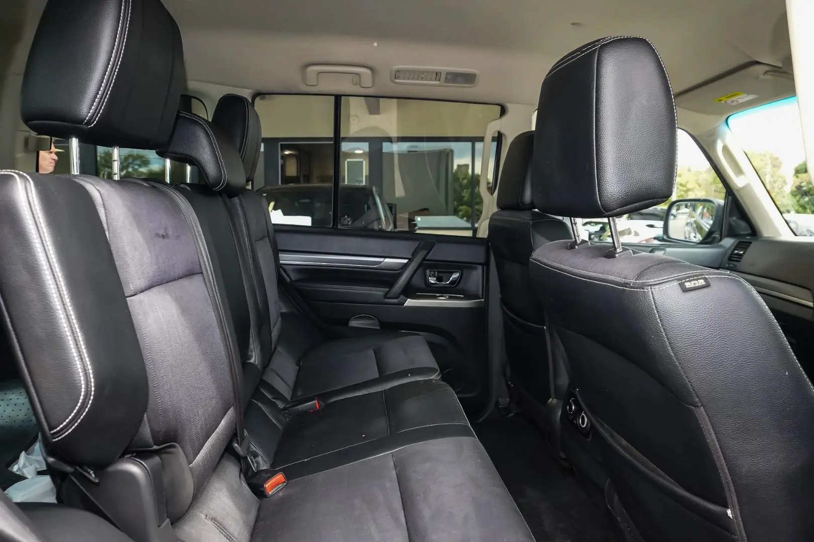 2018 Mitsubishi Pajero Gallery Image 8