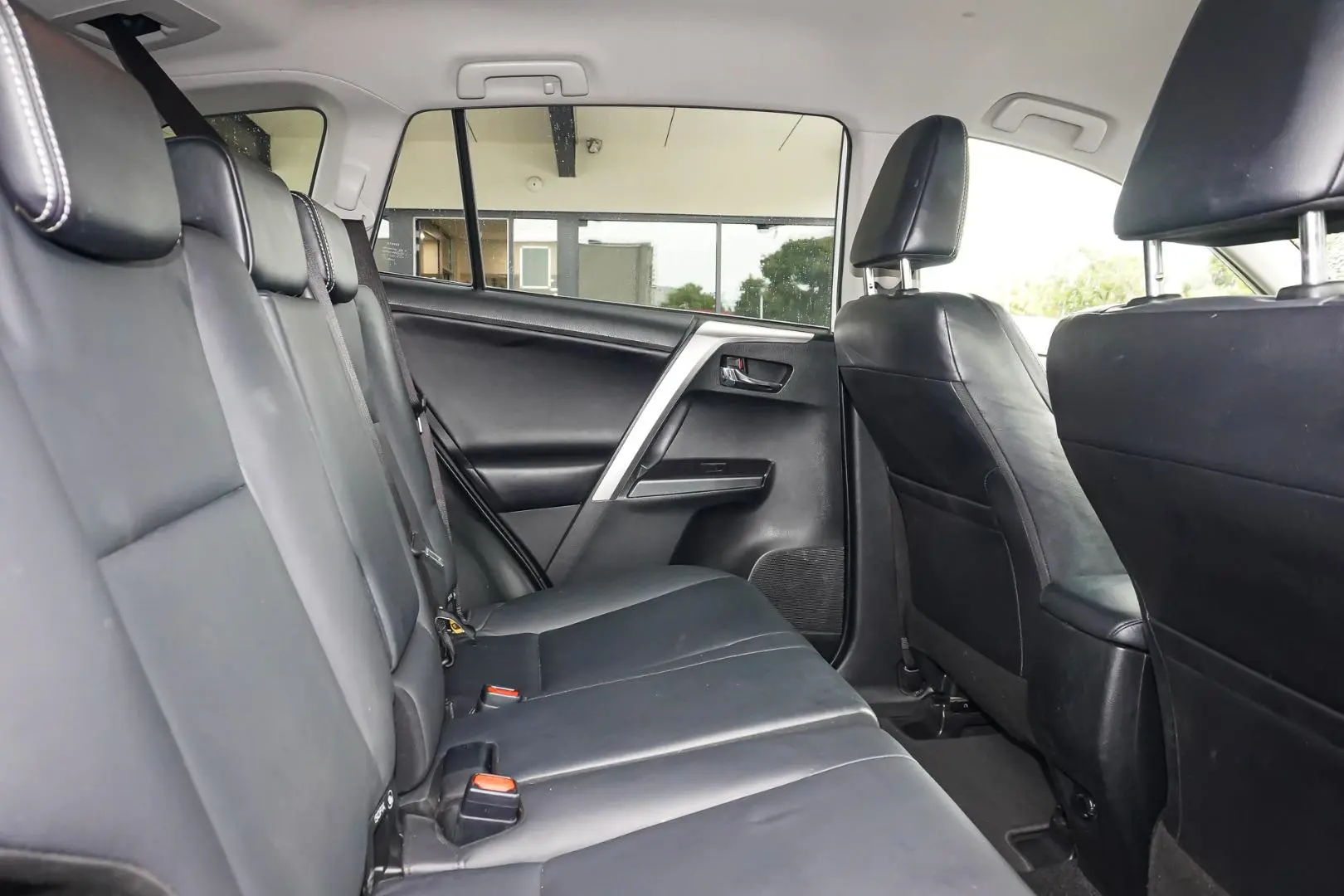 2018 Toyota RAV4 Gallery Image 8