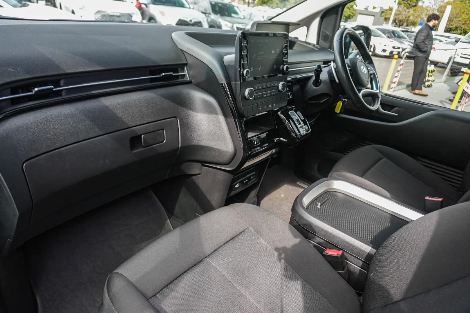2022 Hyundai STARIA Gallery Image 11