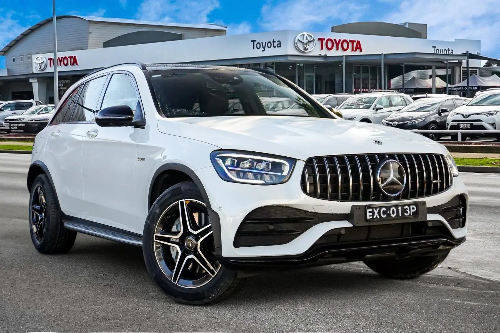2022 Mercedes-Benz GLC-Class Gallery Image 1