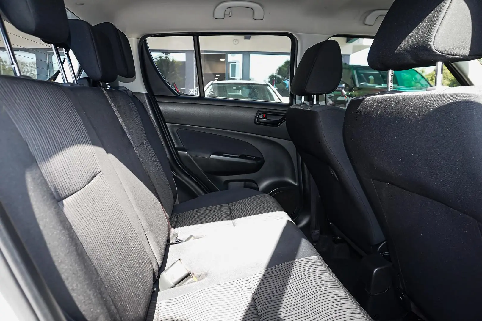 2013 Suzuki Swift Gallery Image 7