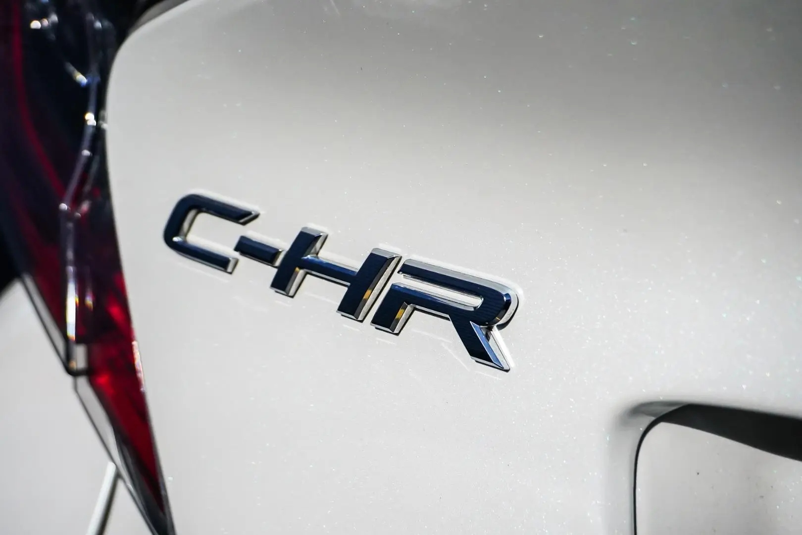 2017 Toyota C-HR Gallery Image 15