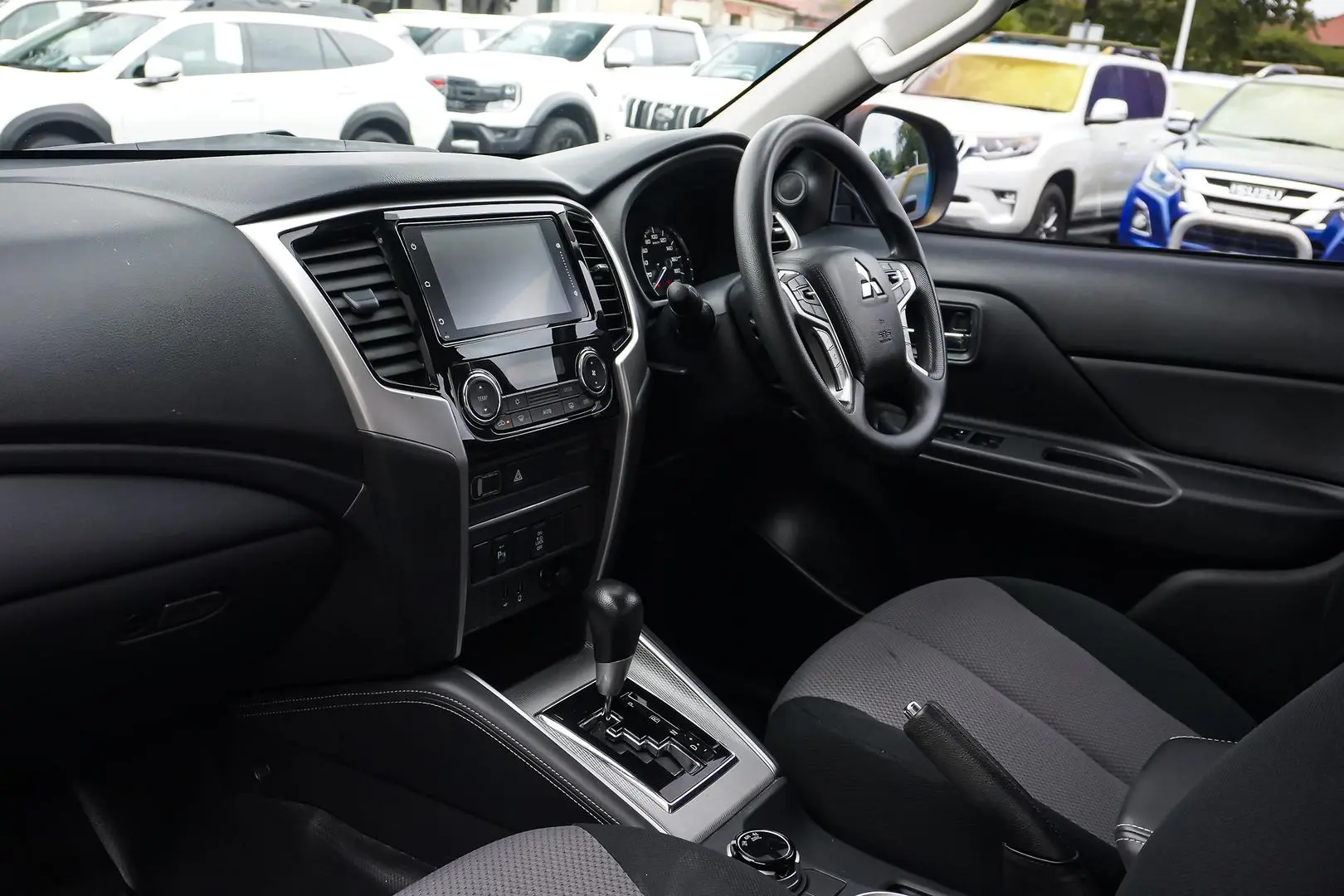 2023 Mitsubishi Triton Gallery Image 11