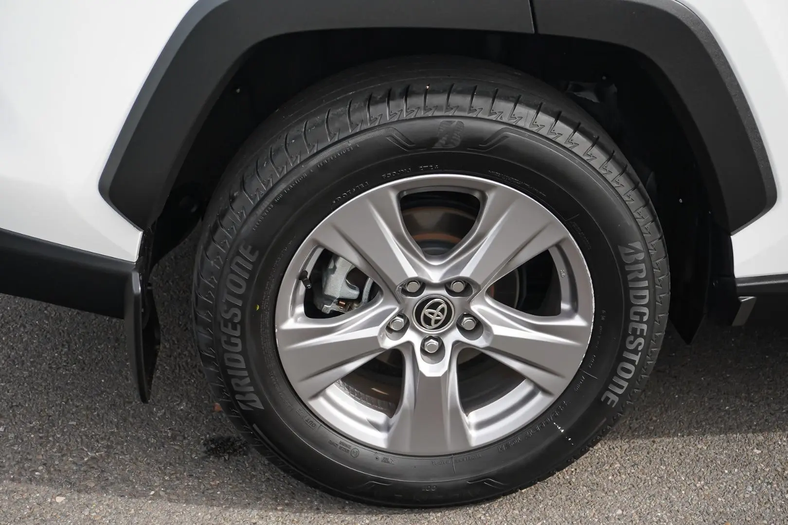 2024 Toyota RAV4 Gallery Image 16