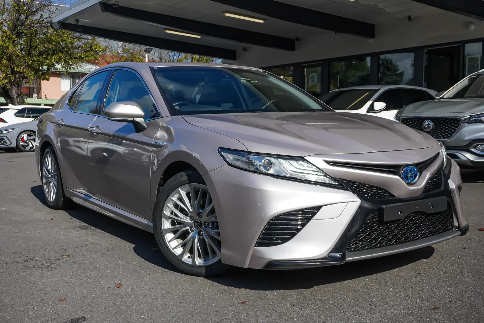2018 Toyota Camry Gallery Image 2