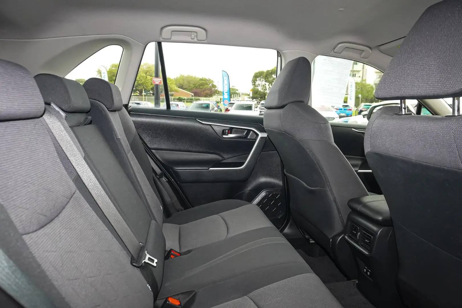 2019 Toyota RAV4 Gallery Image 8