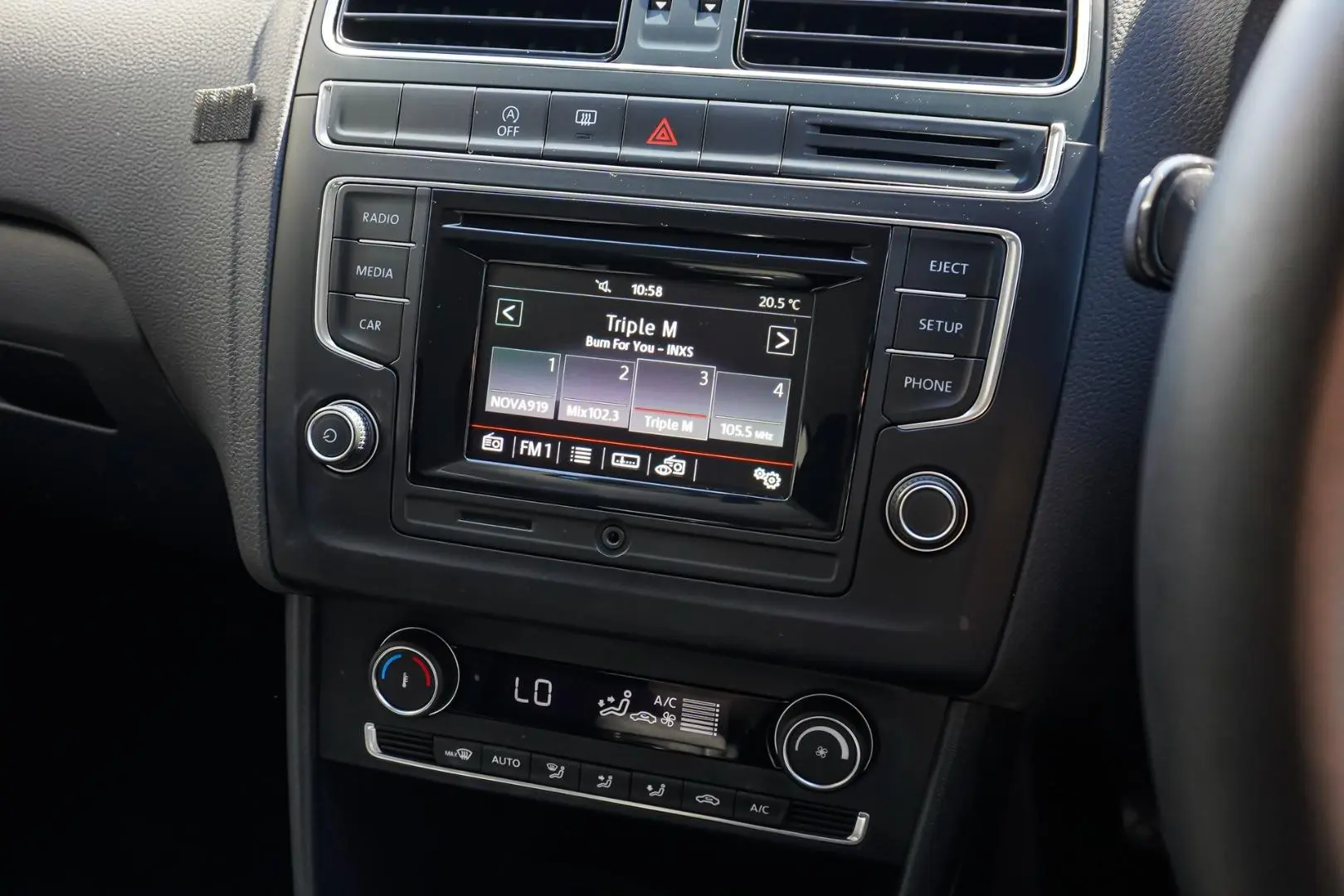 2015 Volkswagen Polo Gallery Image 24