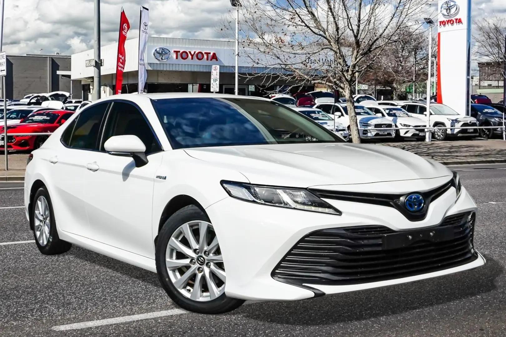 2019 Toyota Camry Gallery Image 1