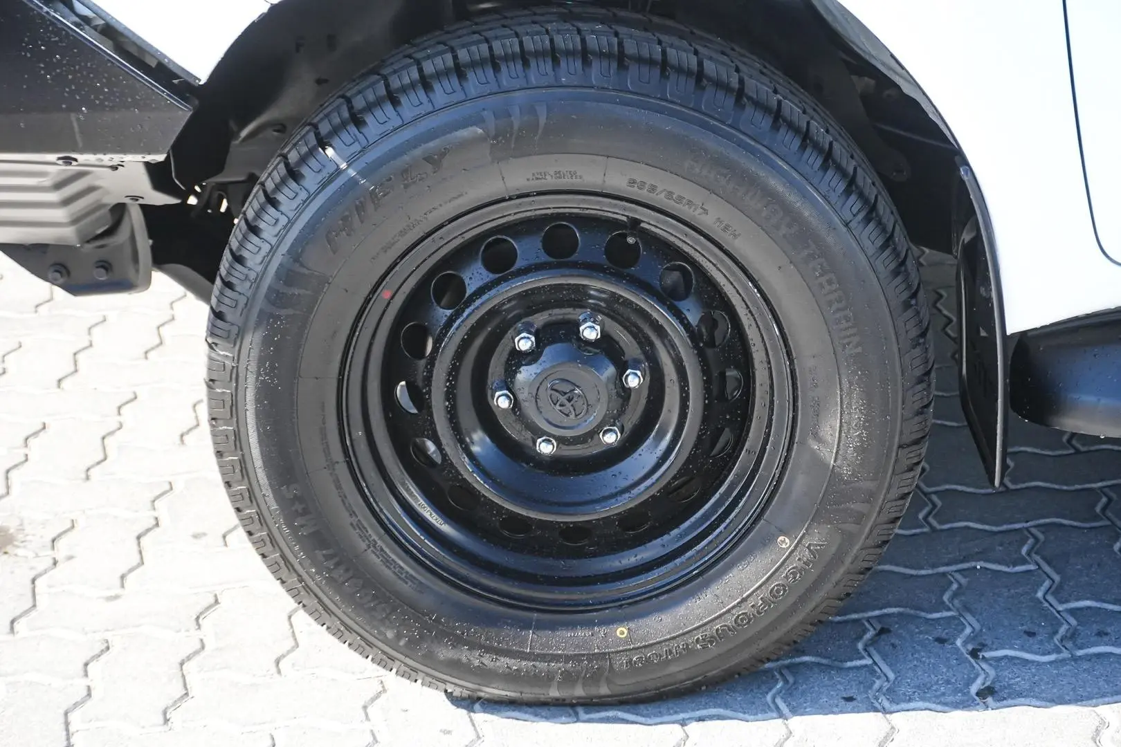 2019 Toyota Hilux Gallery Image 12