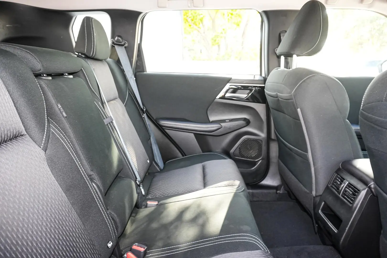 2022 Mitsubishi Outlander Gallery Image 14