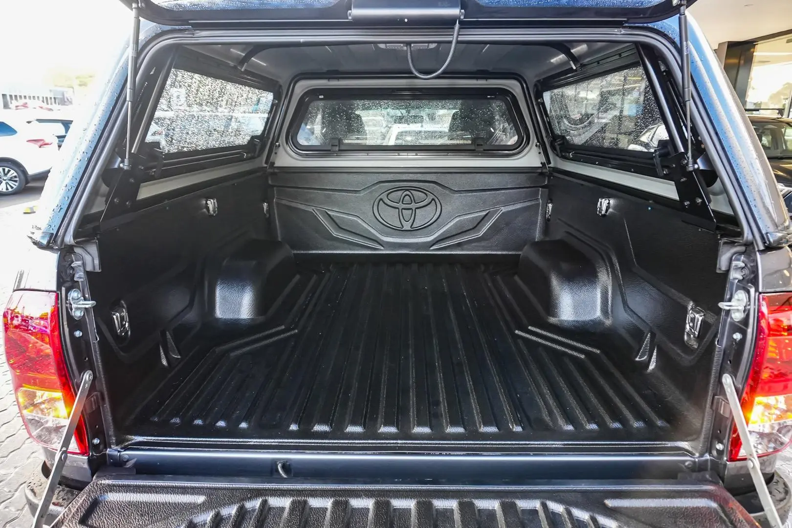 2018 Toyota Hilux Gallery Image 10