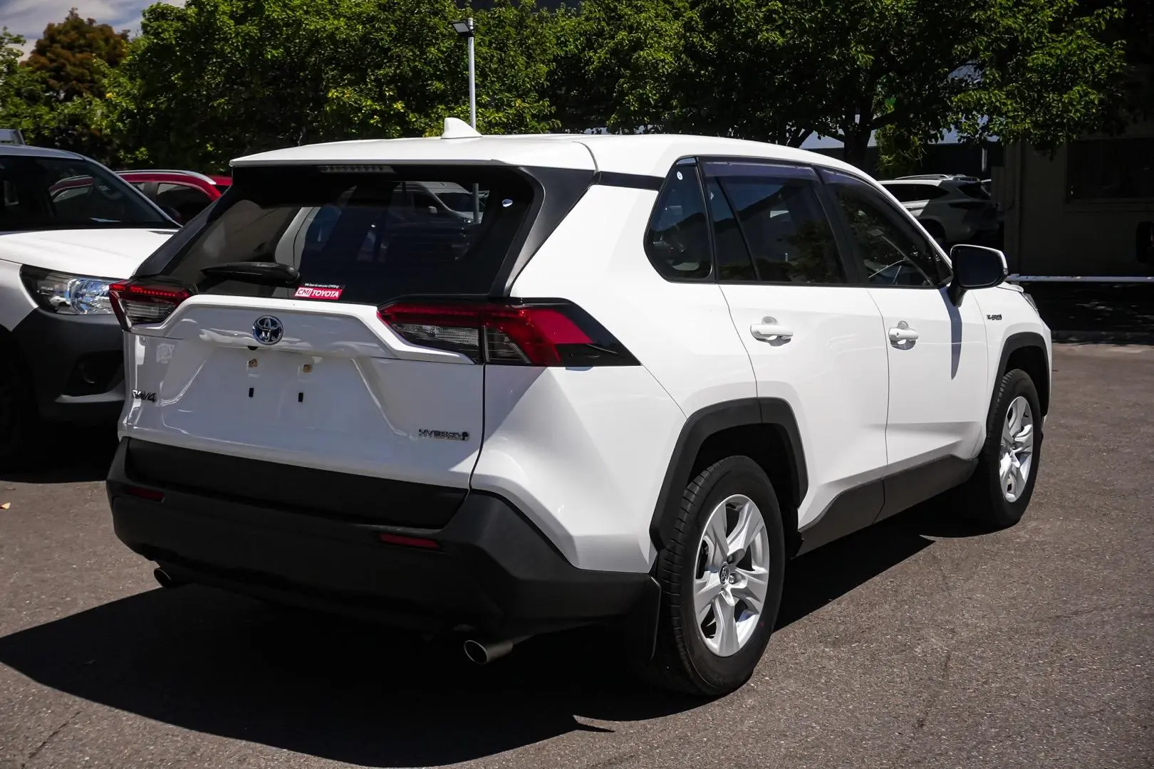 2019 Toyota RAV4 Gallery Image 2