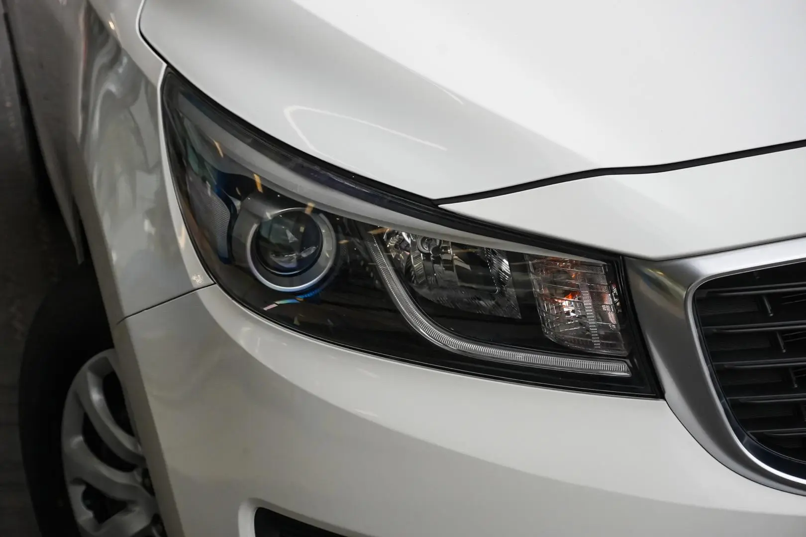 2018 Kia Carnival Gallery Image 13