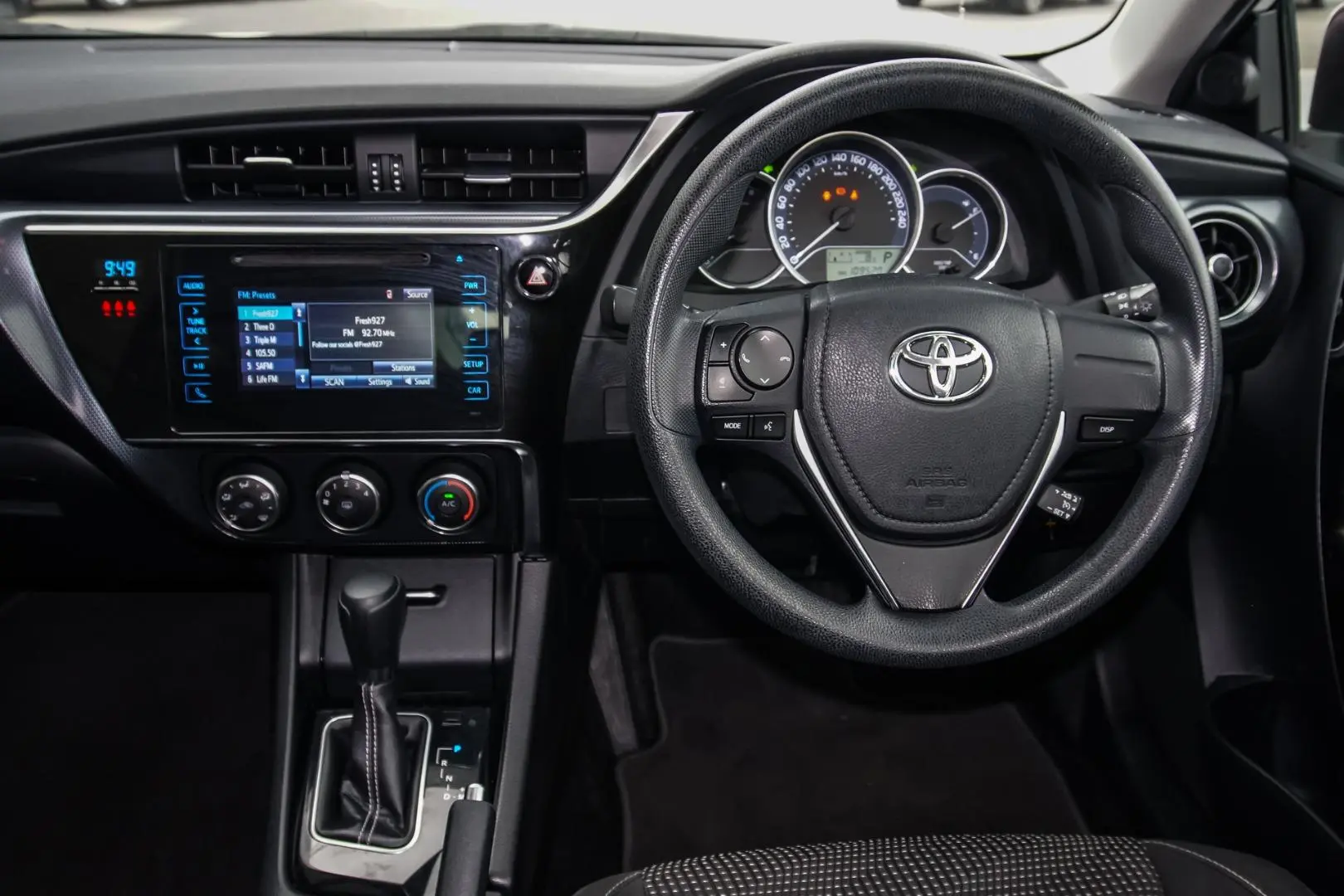 2017 Toyota Corolla Gallery Image 8