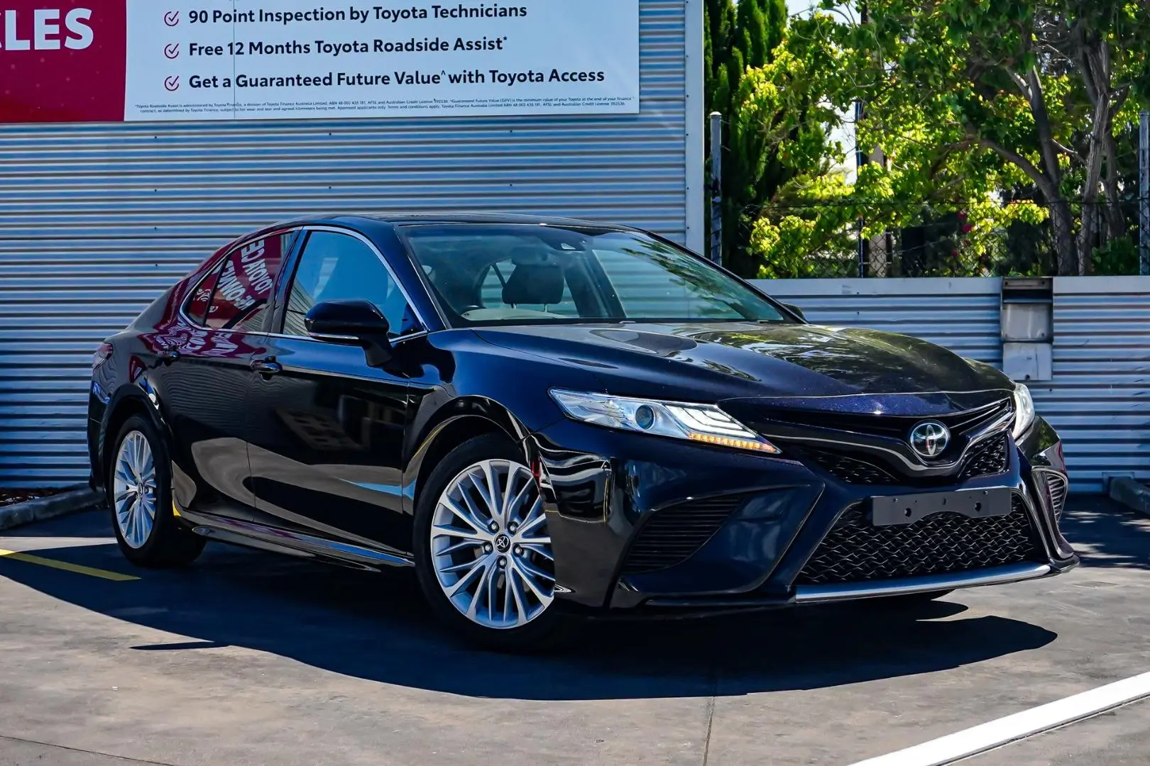 2019 Toyota Camry Gallery Image 2