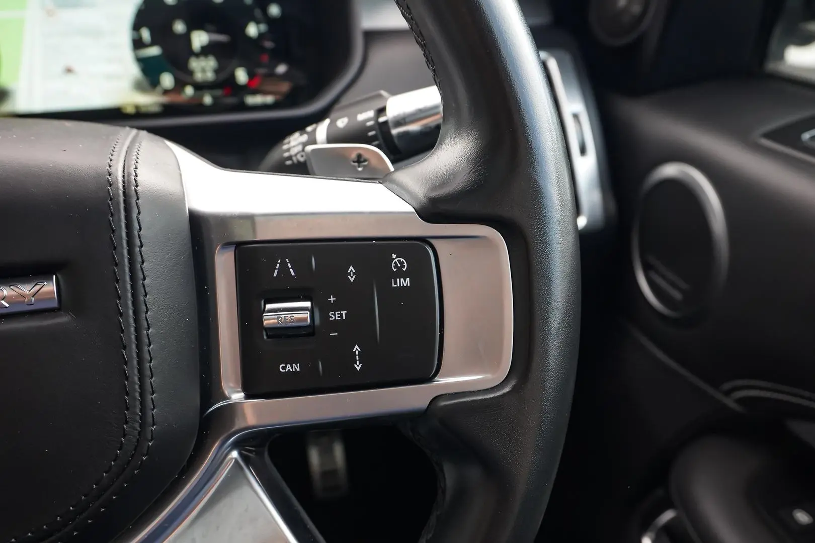 2021 Land Rover Discovery Gallery Image 24