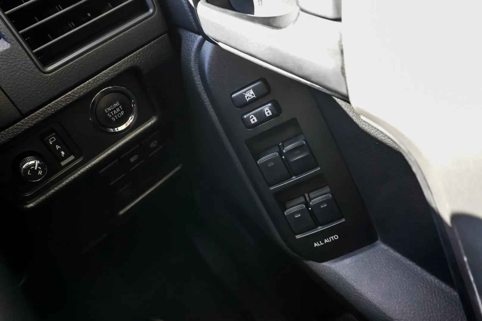 2021 Toyota Landcruiser Prado Gallery Image 21
