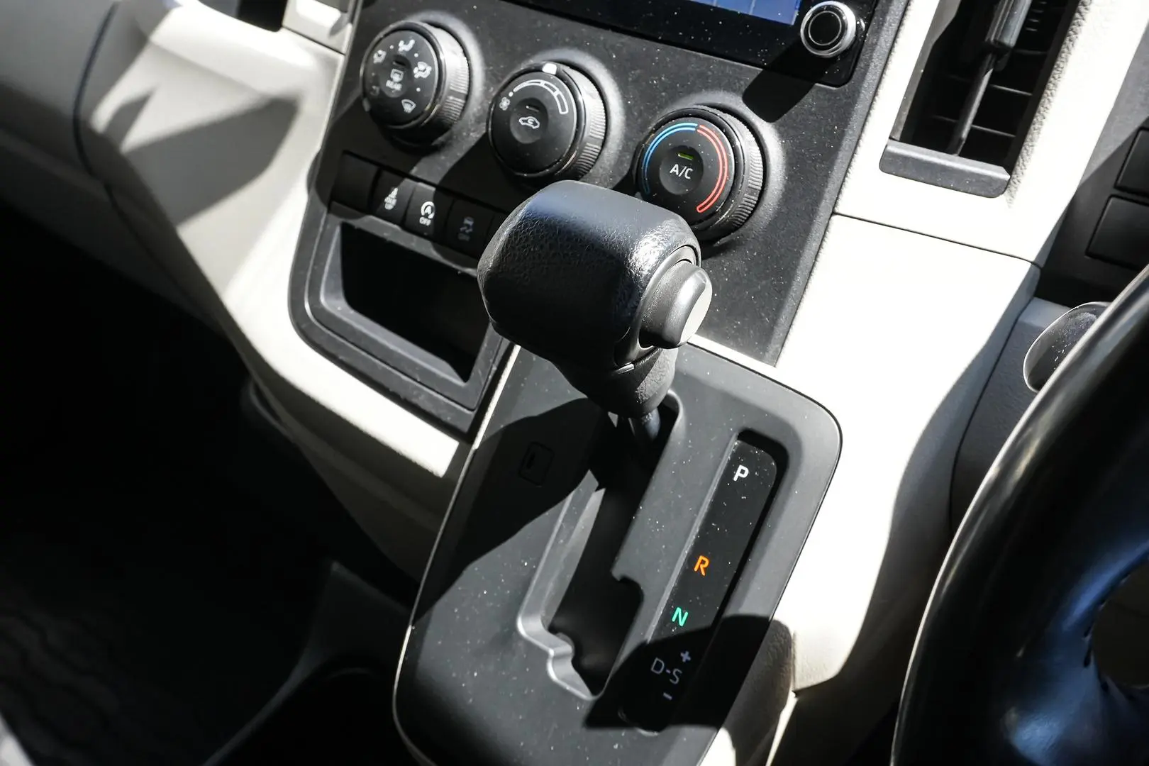 2021 Toyota Hiace Gallery Image 17