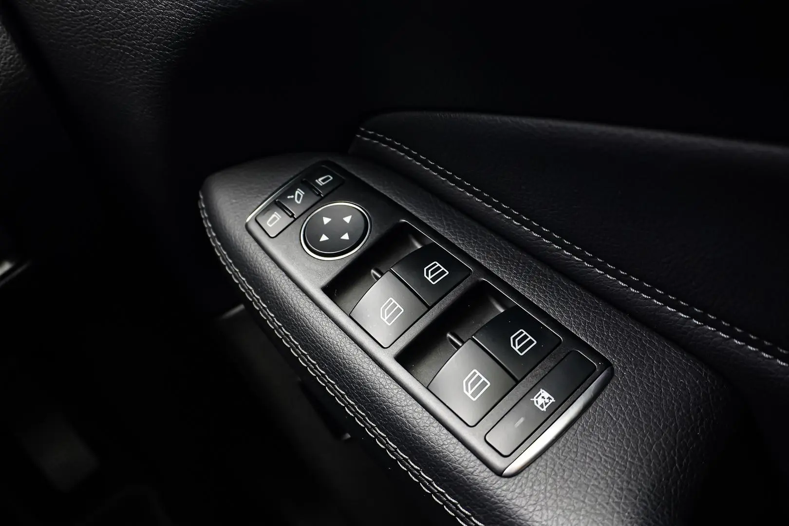 2017 Mercedes-Benz GLE-Class Gallery Image 22